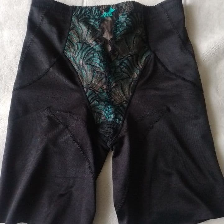 最終価格　マルコ　骨盤ガードル EL-76 黒×緑　レース　2枚