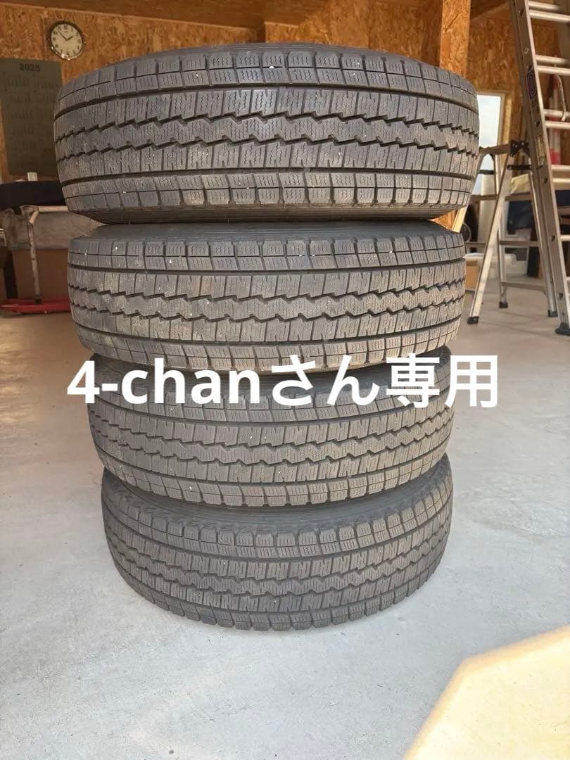 札幌　ダンロップ　スタットレス195 80 15 LT ハイエースキャラバン