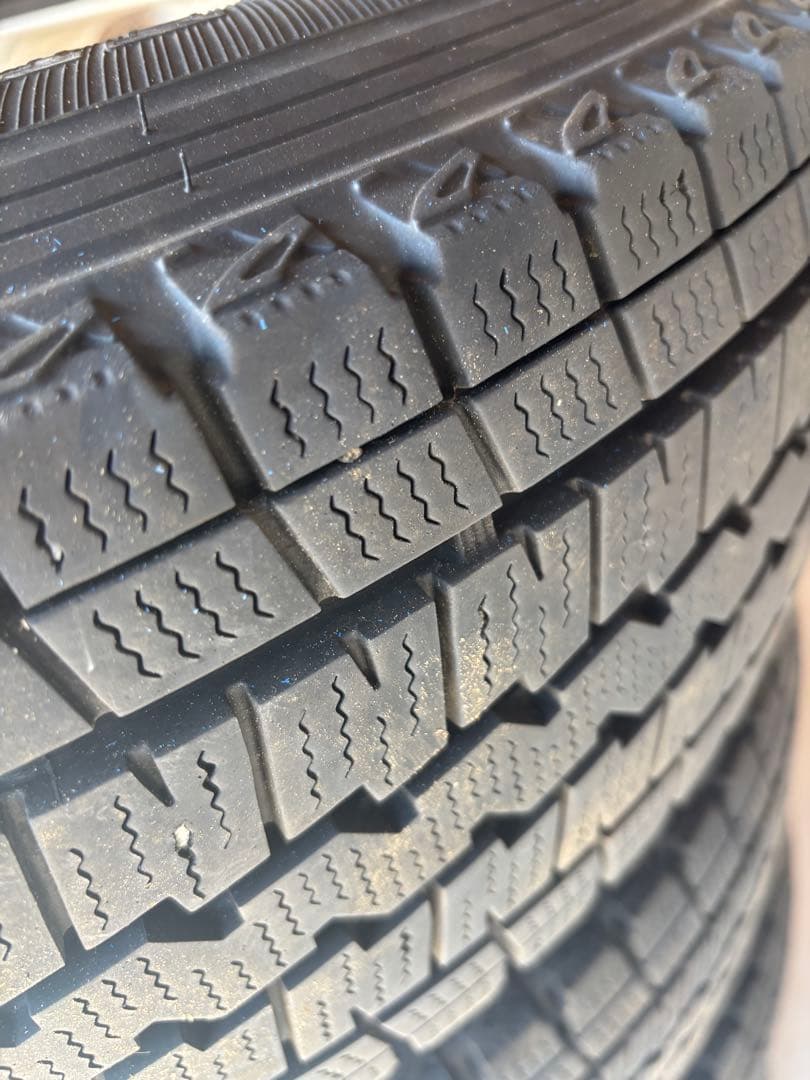 札幌　ダンロップ　スタットレス195 80 15 LT ハイエースキャラバン