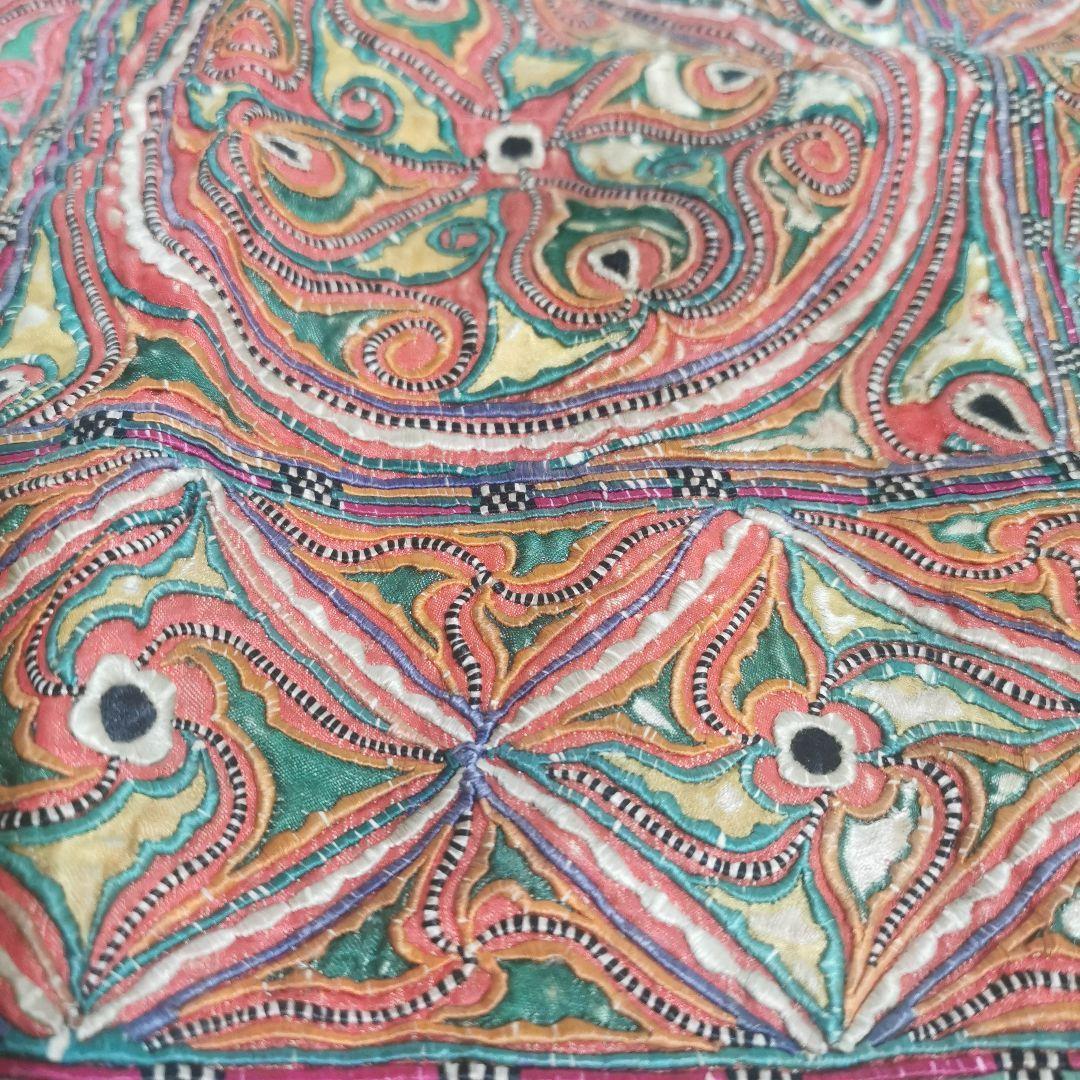 中国貴州省 ミャオ族 手刺繍 古布 藍染の縁布 希少 ヴィンテージ品