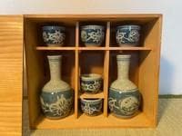 伊万里焼梅散酒器揃 徳利 お猪口 （太郎左右エ門 手書き 貫入）