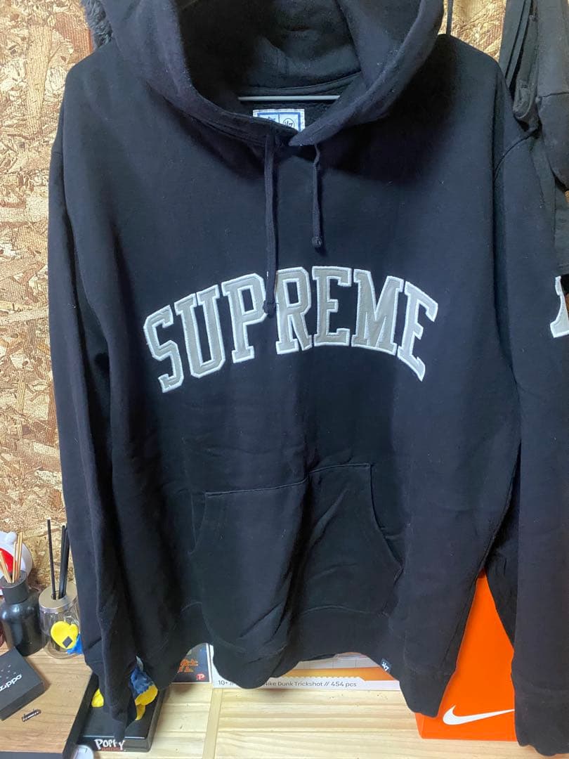 supreme レイダース　パーカー