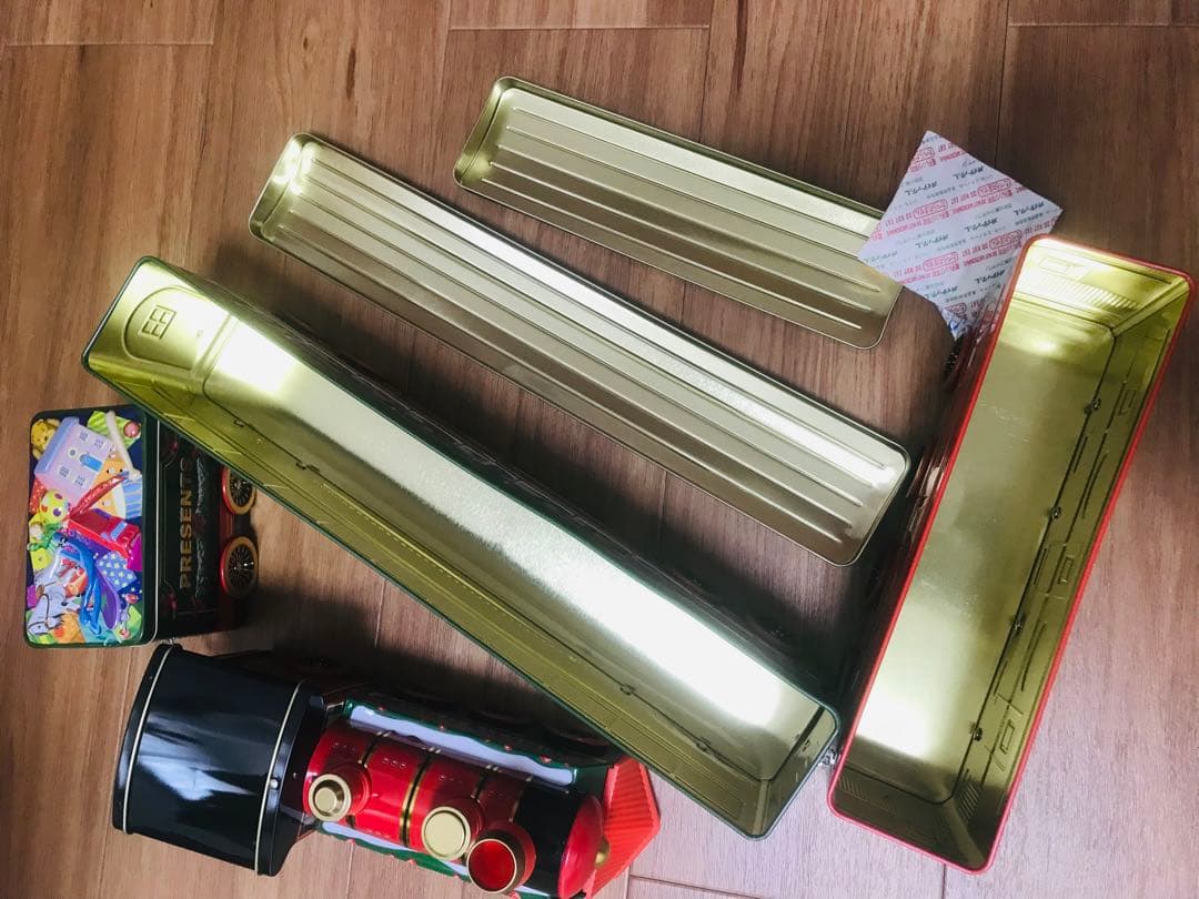 クリスマス缶　蒸気機関車　ブリキ缶　ツリー下飾り