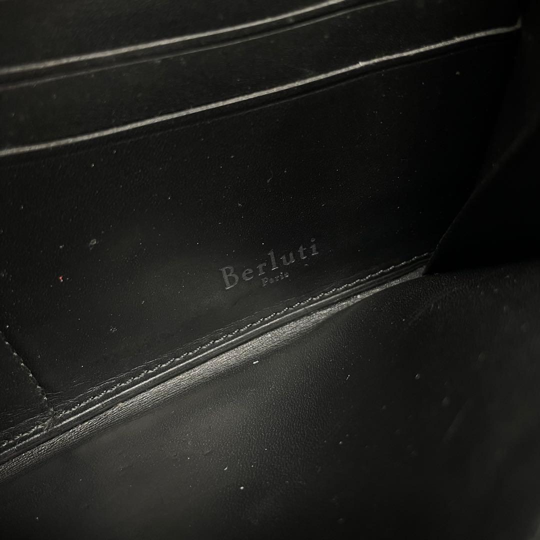 ピ*ク様 BERLUTI ブラウンレザー 長財布 カリグラフィー　ラウンドファス