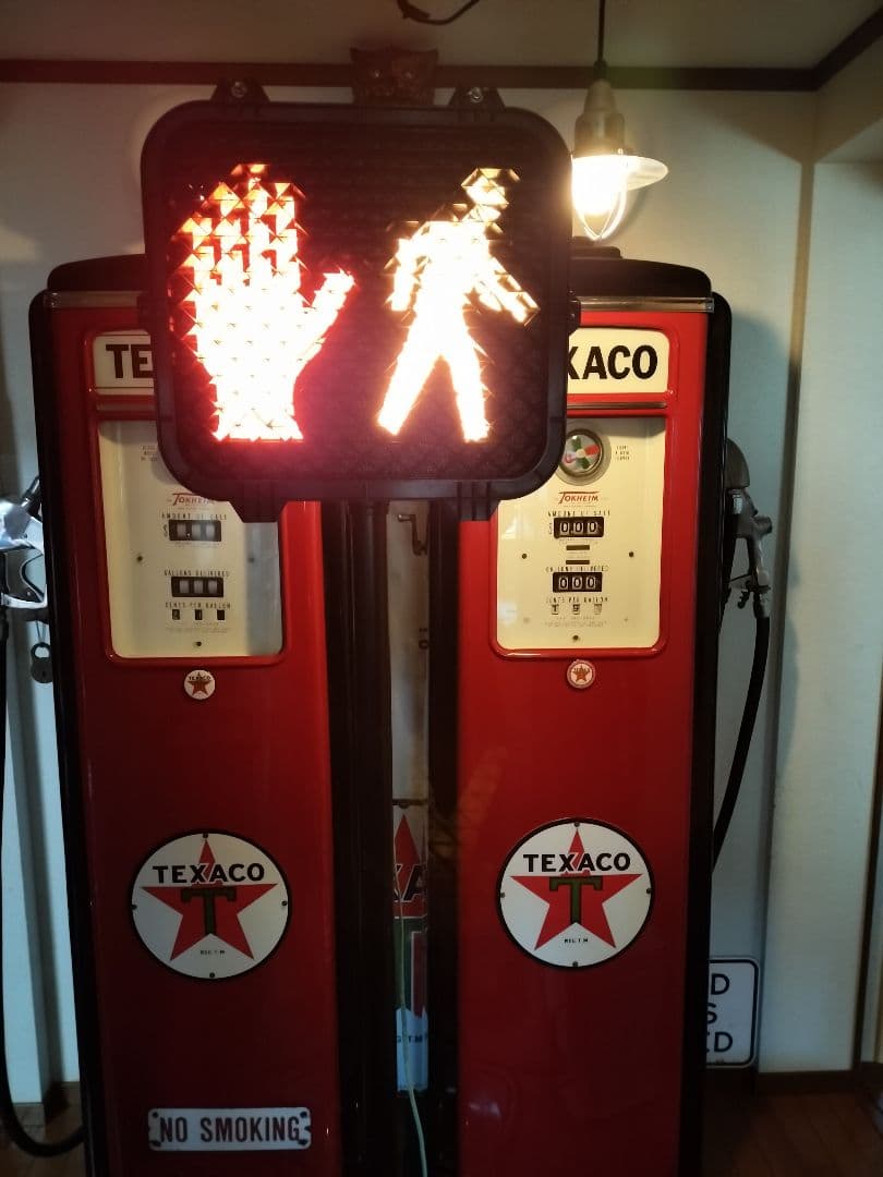 アメリカ　歩行者用信号機　シグナル　信号機　看板　ガレージ　店舗