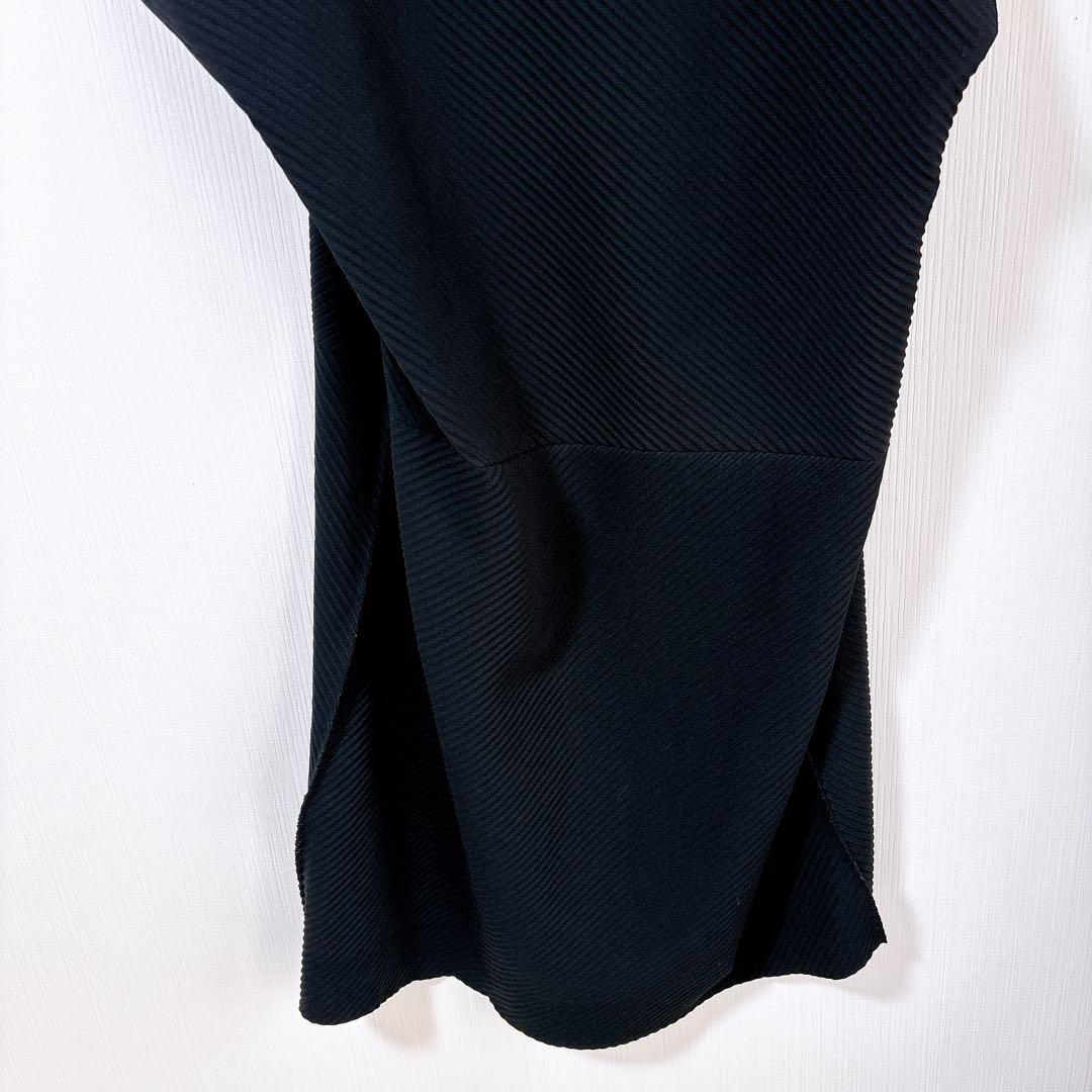 me ISSEY MIYAKE プリーツ ワンピース　アシンメトリー　ブラック