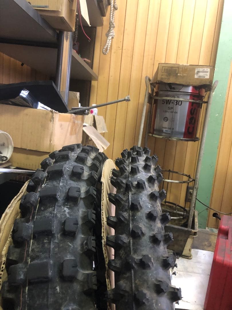 WR250X R化前ディスク後スプロケット オフロードタイヤとホイールセット