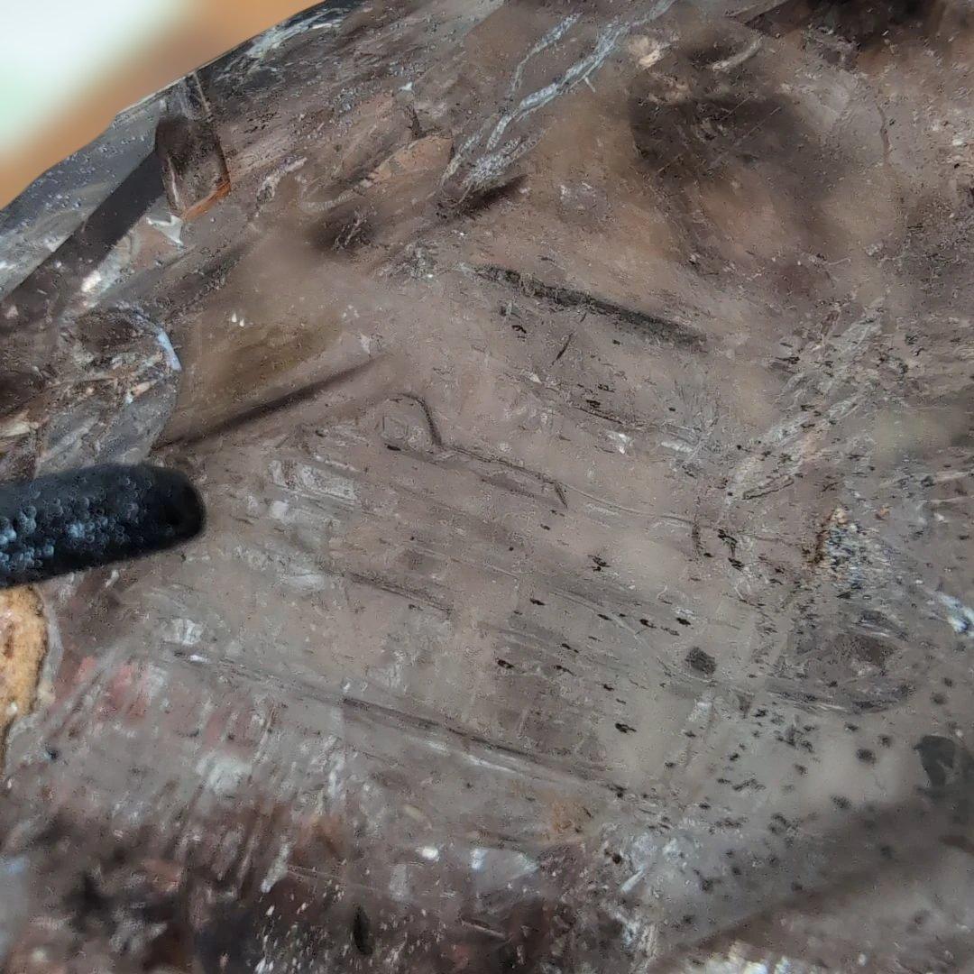 ブラジル産　ジャカレー水晶　エレスチャルクォーツ　台付