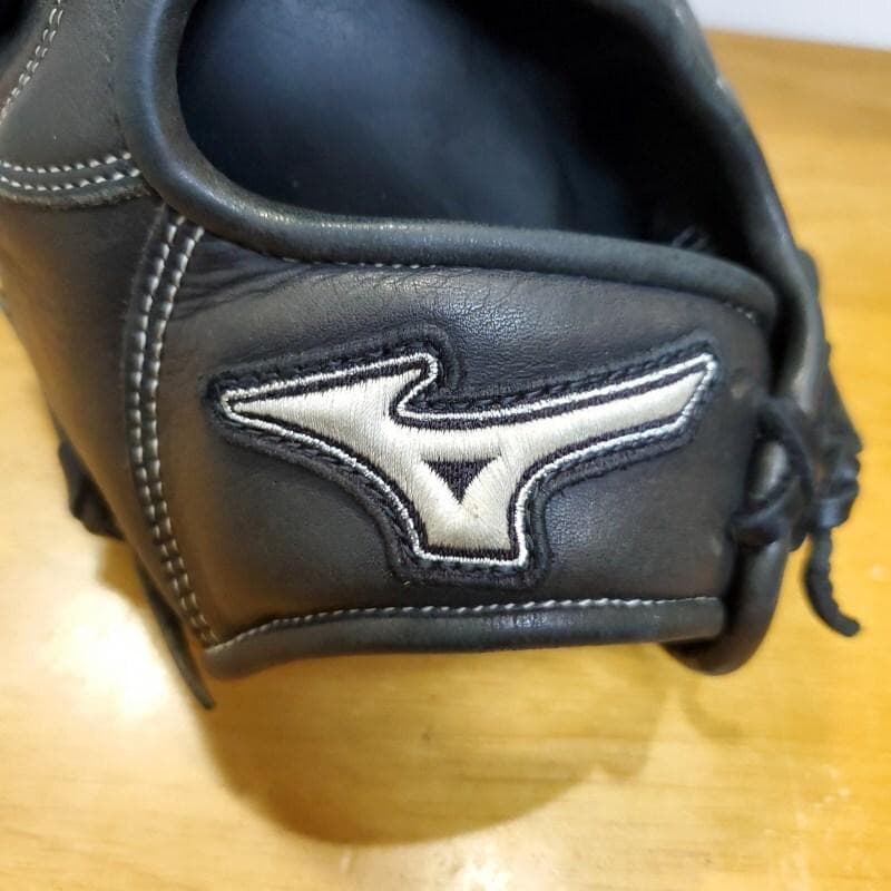 ミズノ イチローモデル プラチナカラー 左投げ用 児童用 外野用 軟式グローブ