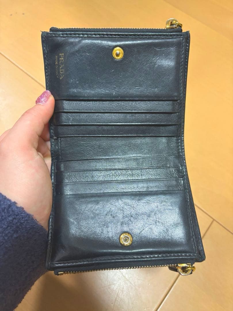【りんりん】PRADA 二つ折り財布 ブラック