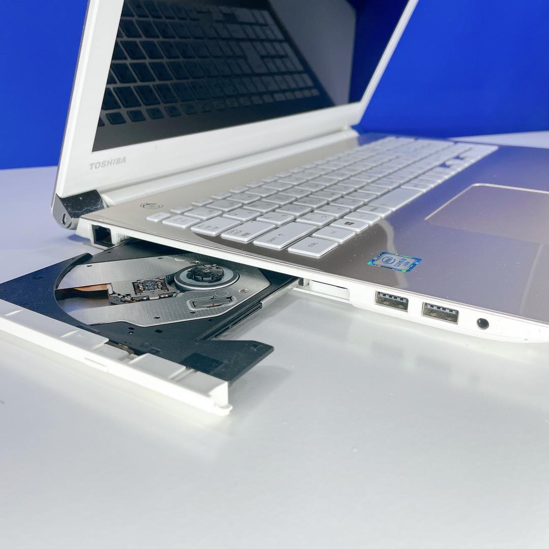 ブルーレイ&快速SSD✨Windows11✨東芝ゴールドノートパソコン薄型カメラ