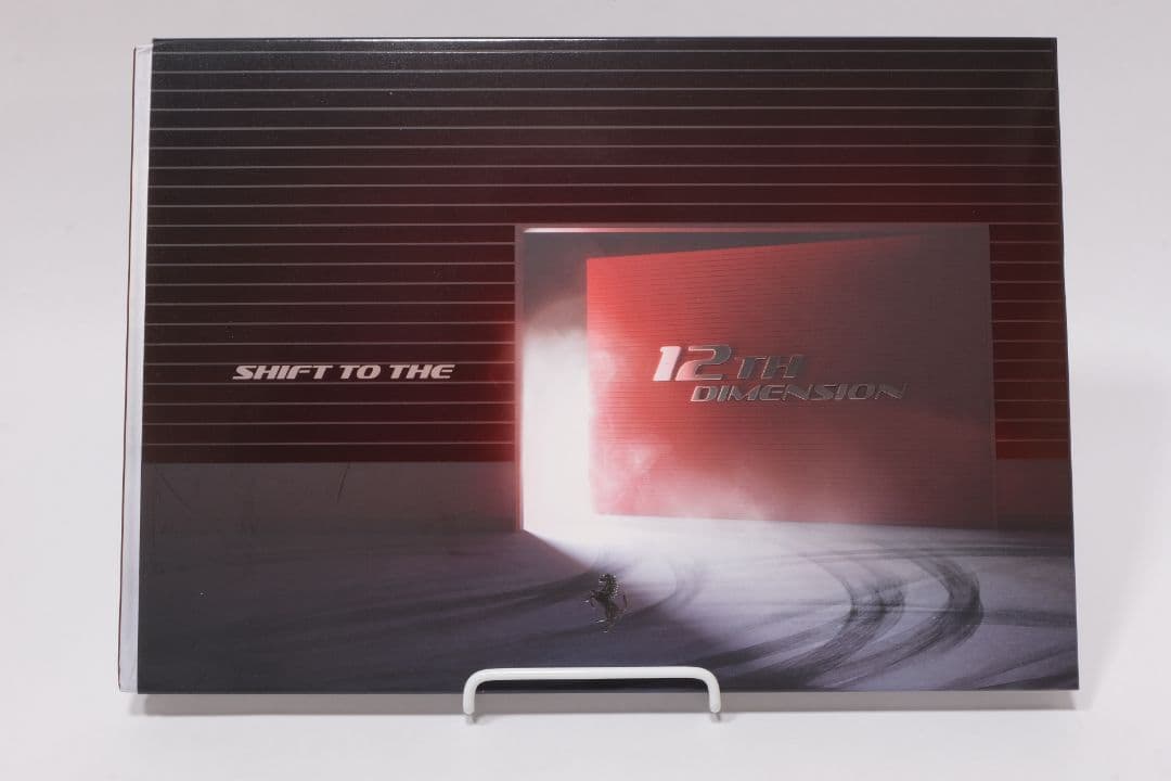 フェラーリ本カタログ 812スーパーファスト ハードカバー付き 伊・英80ページ