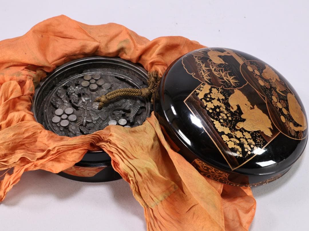 前田家伝来　江戸期　天下一中嶋和泉守貞次作　松竹梅五曜玄武紋様　古鏡　蒔絵共箱