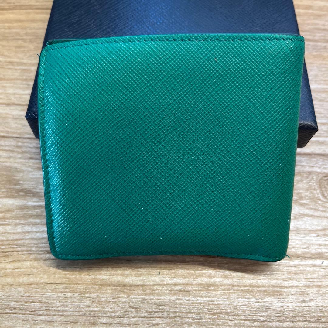 PRADA グリーン 二つ折り財布