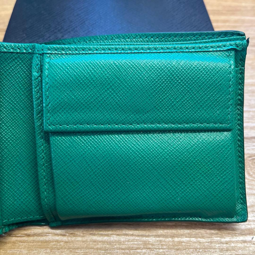 PRADA グリーン 二つ折り財布