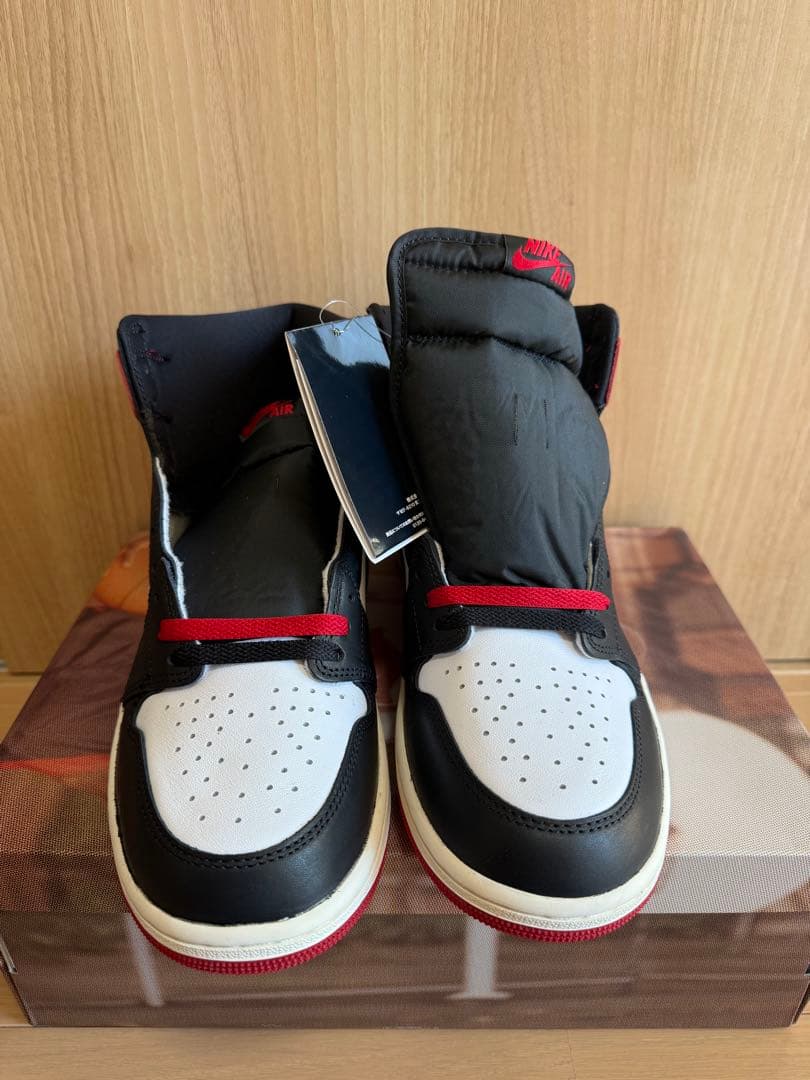 靴 NikeAirJordan1 RetroBlack Toe Reimagined