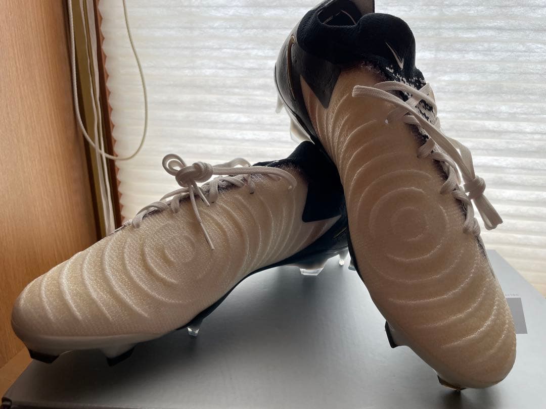 Nike Phantom サッカーシューズ ホワイト/ブラック/ゴールド