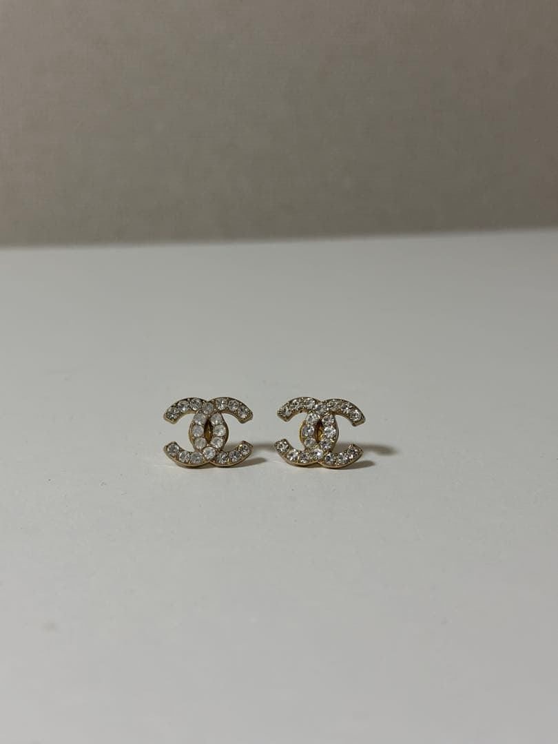 シャネルロゴ ピアス