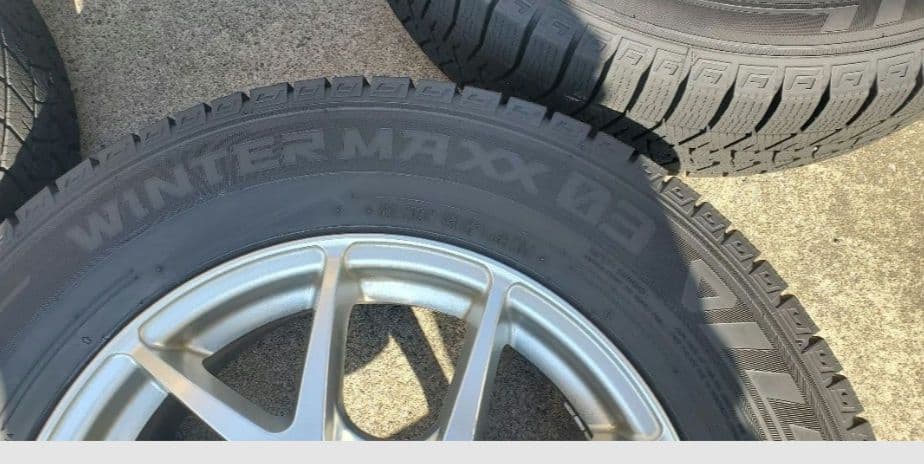 24年製215/65R16スタッドレス+16インチホイール　バリ山　ナット◯
