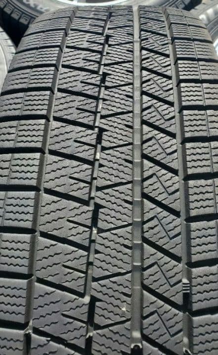 24年製215/65R16スタッドレス+16インチホイール　バリ山　ナット◯