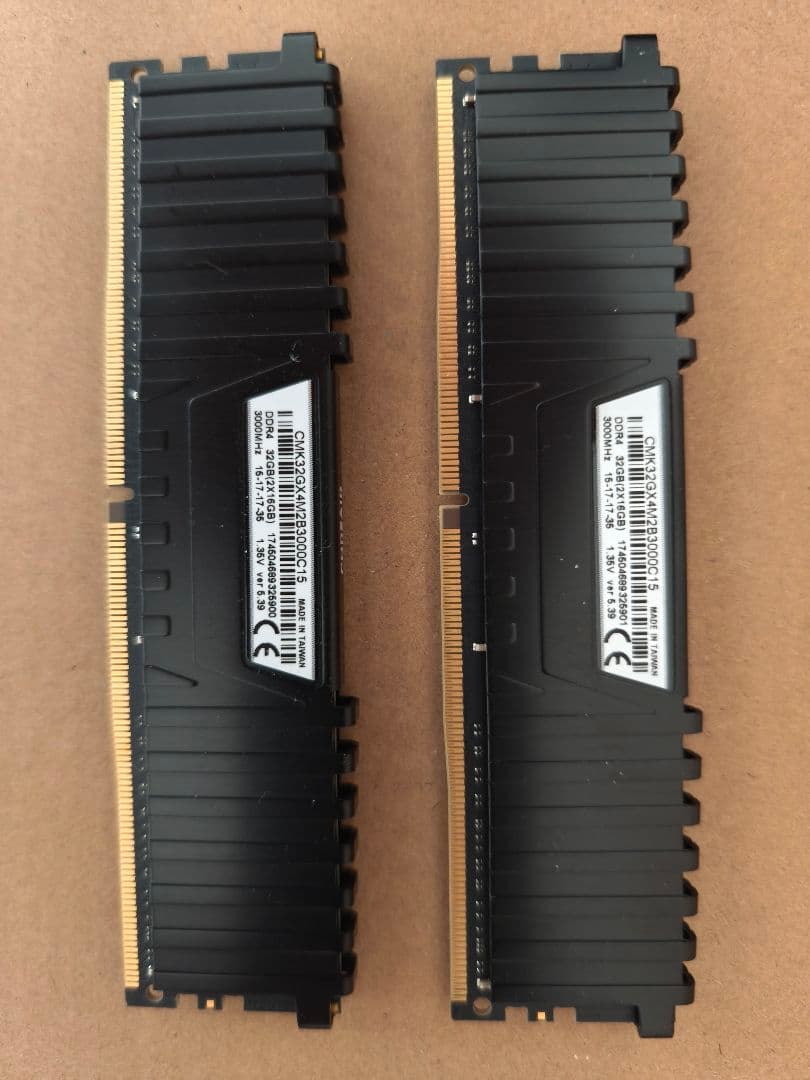 CORSAIR DDR4 メモリモジュール VENGEANCE 16GB×2枚