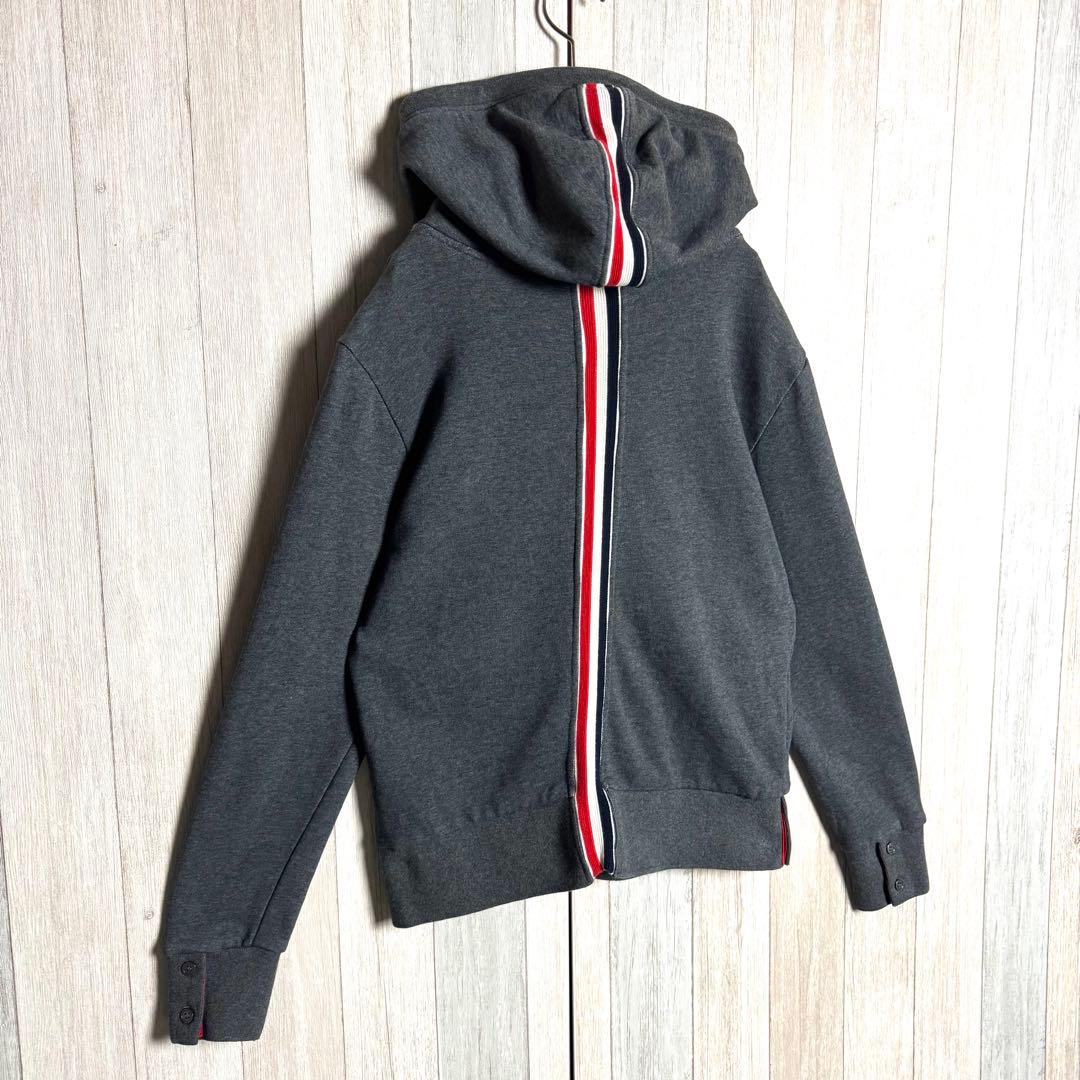 3678【人気・美品】トムブラウン バックトリコロールライン スウェットパーカー
