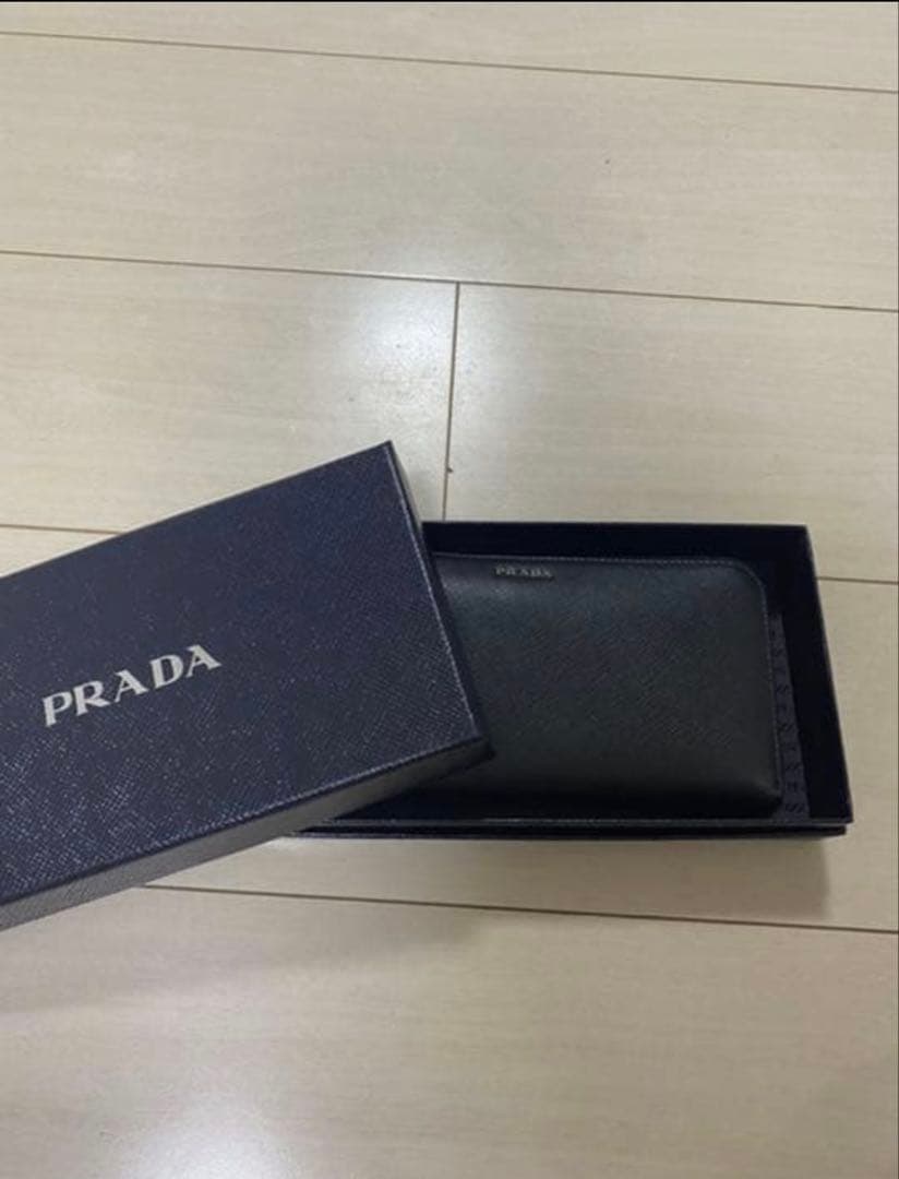 最終値下げ！！PRADA ブラックレザー 長財布