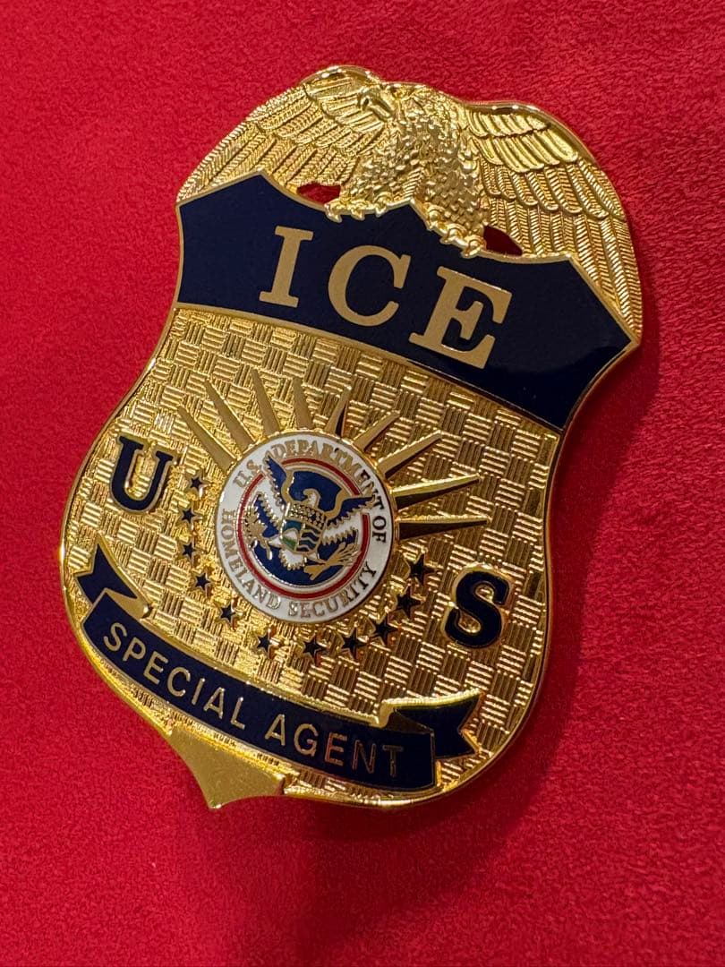 ICE 特別捜査官 バッジ、実物ケース付き