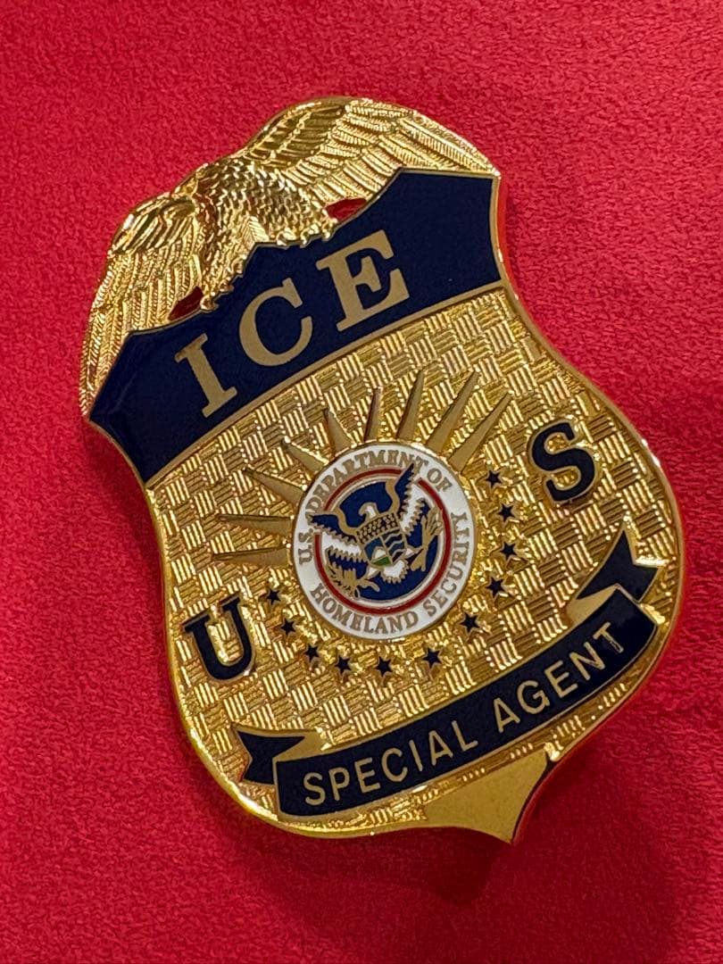 ICE 特別捜査官 バッジ、実物ケース付き
