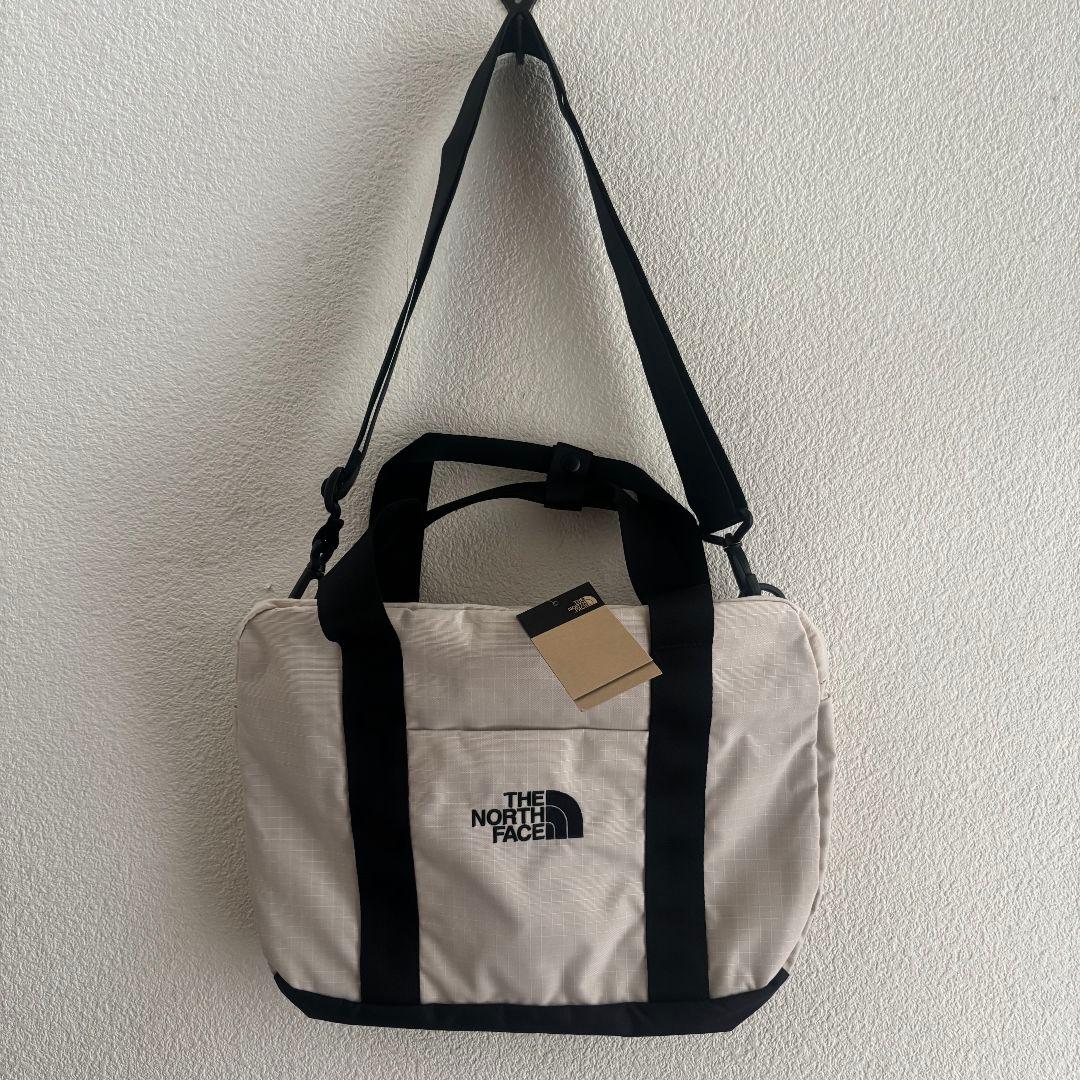 新品■ノースフェイス　ボストンバッグ　ショルダーバッグ　ダッフル旅行バッグ