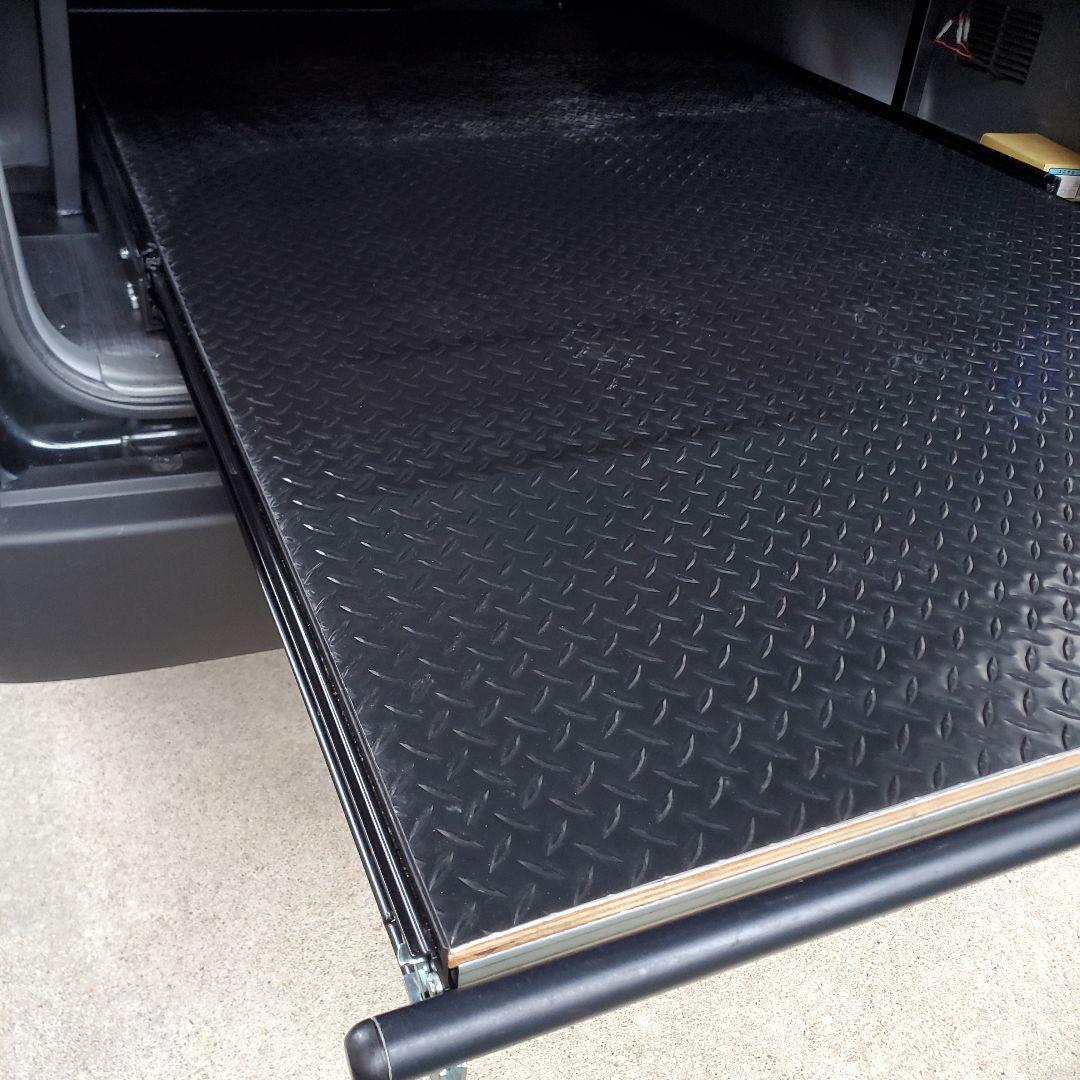 ハイエース スライドフロア ドン様