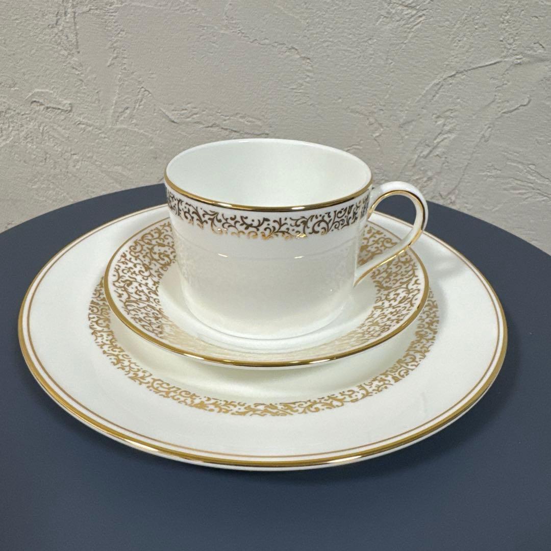 ウェッジウッド　ヴェラ・ウォン　ペアカップ＆ソーサー　プレート