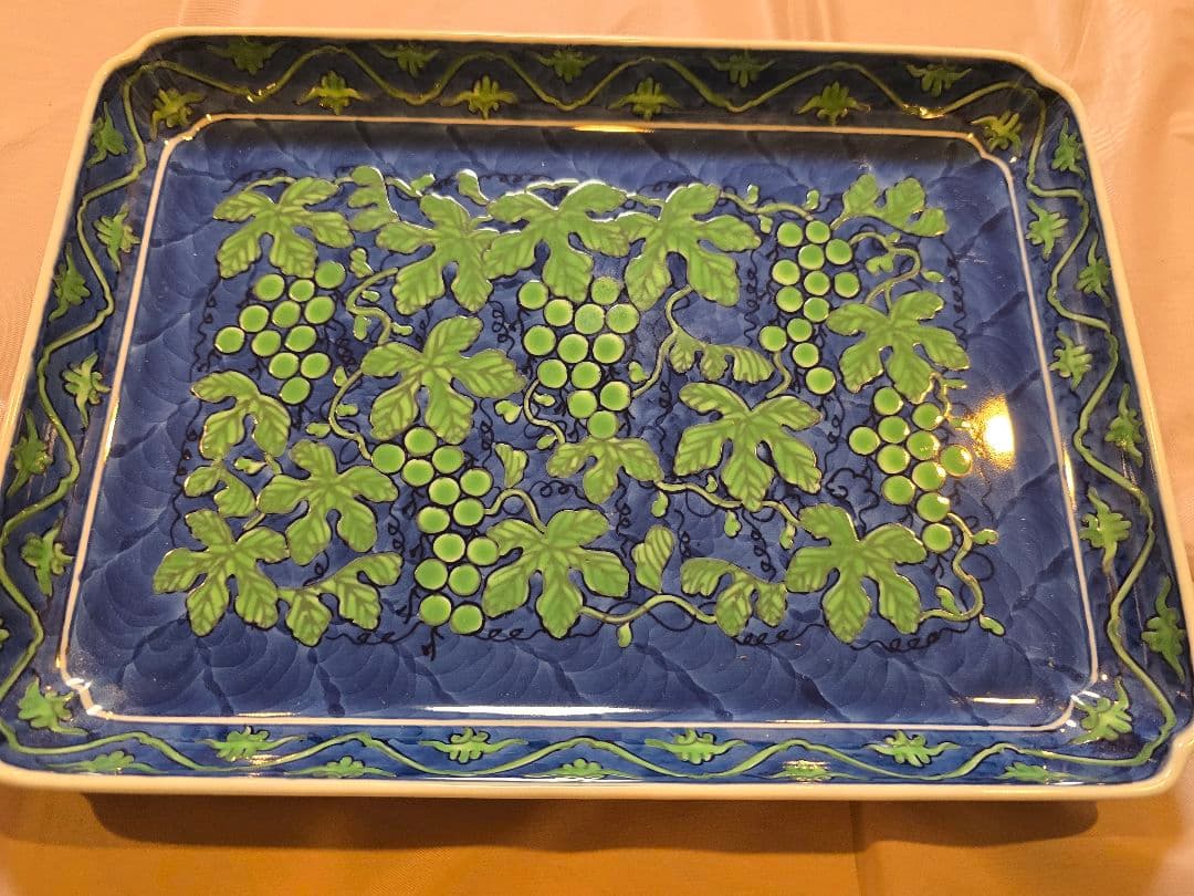源右衛門窯　セット品　緑彩葡萄絵角皿、ハンカチ、テーブルセンター、