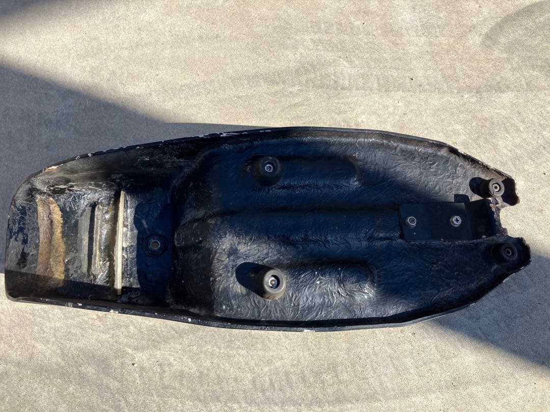 C*F様 xs650sp カスタム　シート