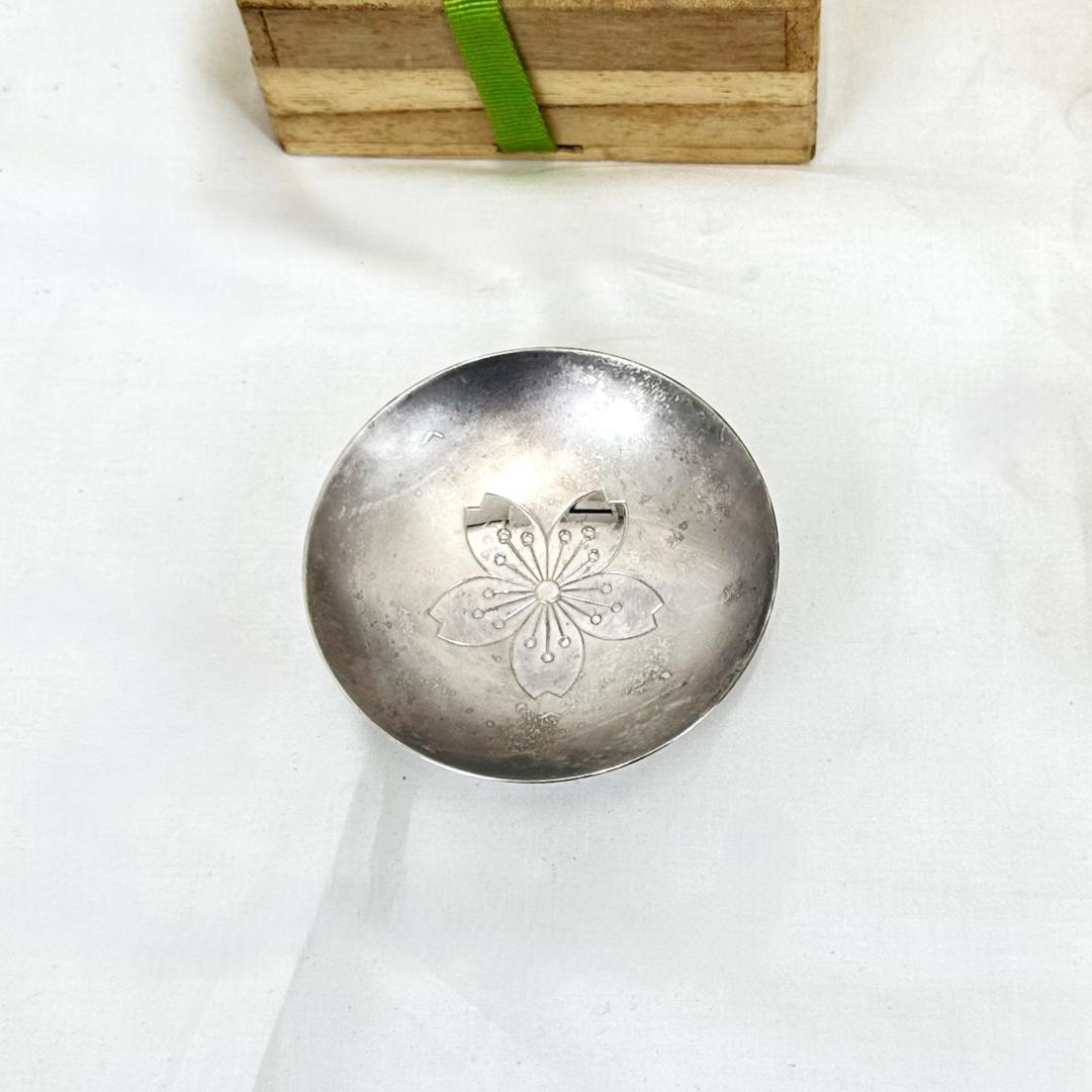 【純銀】桜絵柄 盃 三ツ盃 桐箱入り 造幣局製 記念盃 皇室 菊の御紋