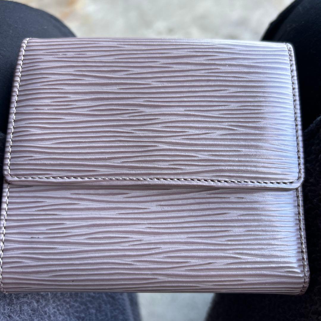 Louis Vuitton グレー 二つ折り財布　エピ