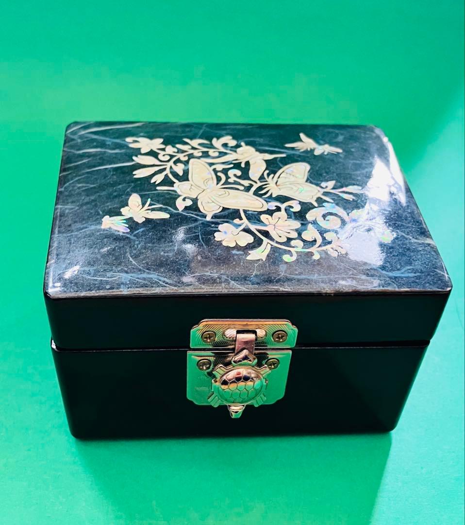 黒い木製 蝶と花のデザイン 宝石箱 貝殻細工 鏡付き 伝統工芸品 ゴージャス