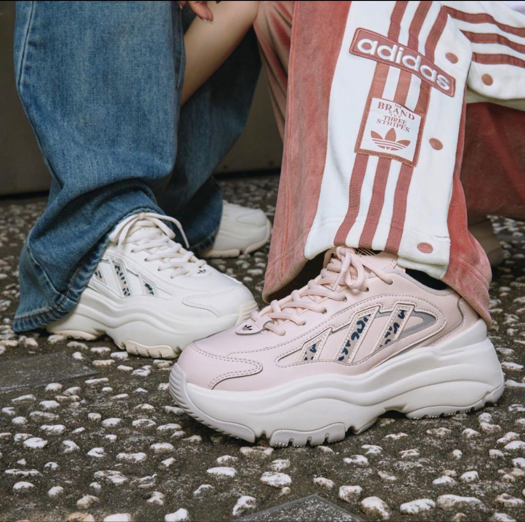 アディダス ピンク スニーカー　オズガイアW