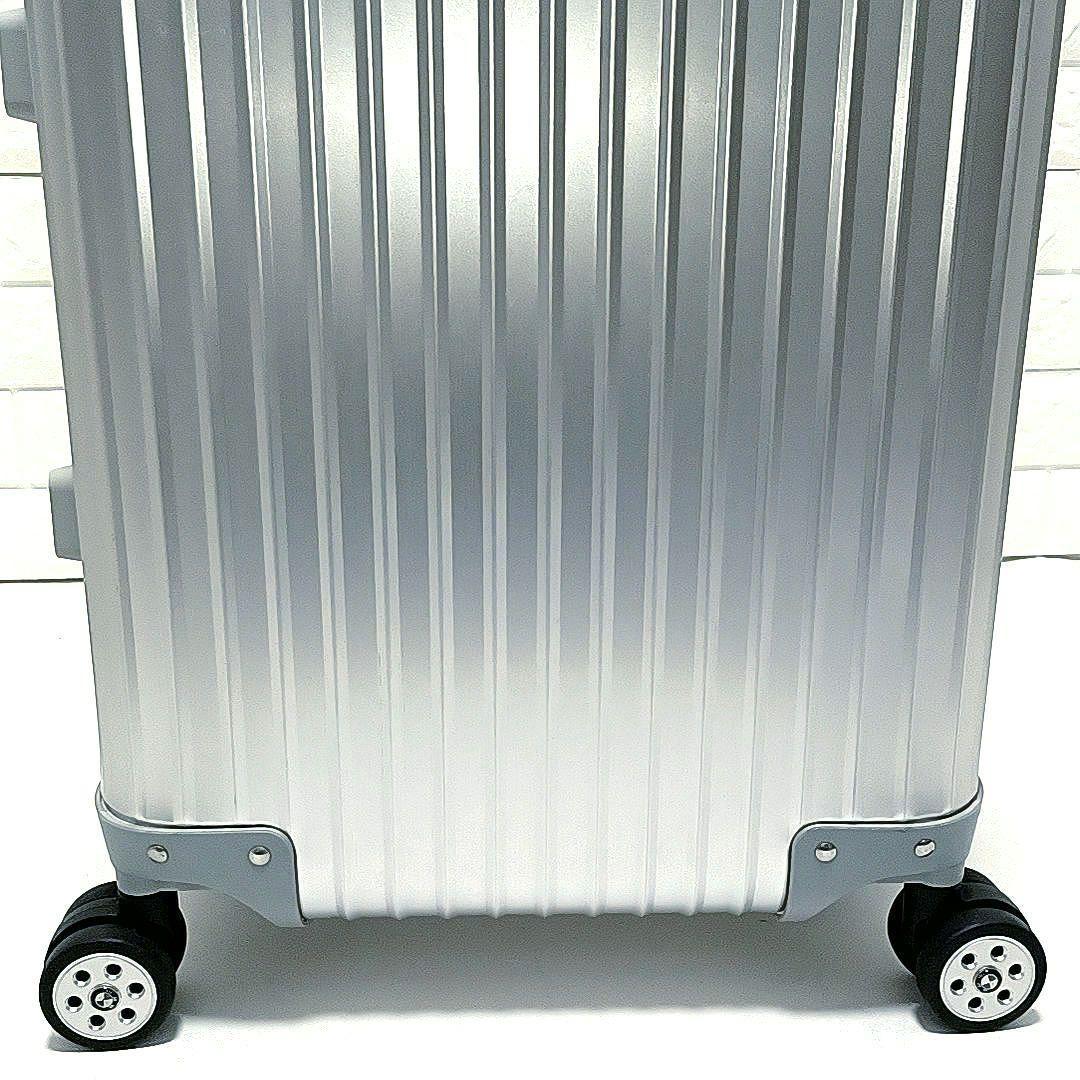 美品32L　　四輪ホイール　アルミ　スーツケース　キャリーケース　シルバー