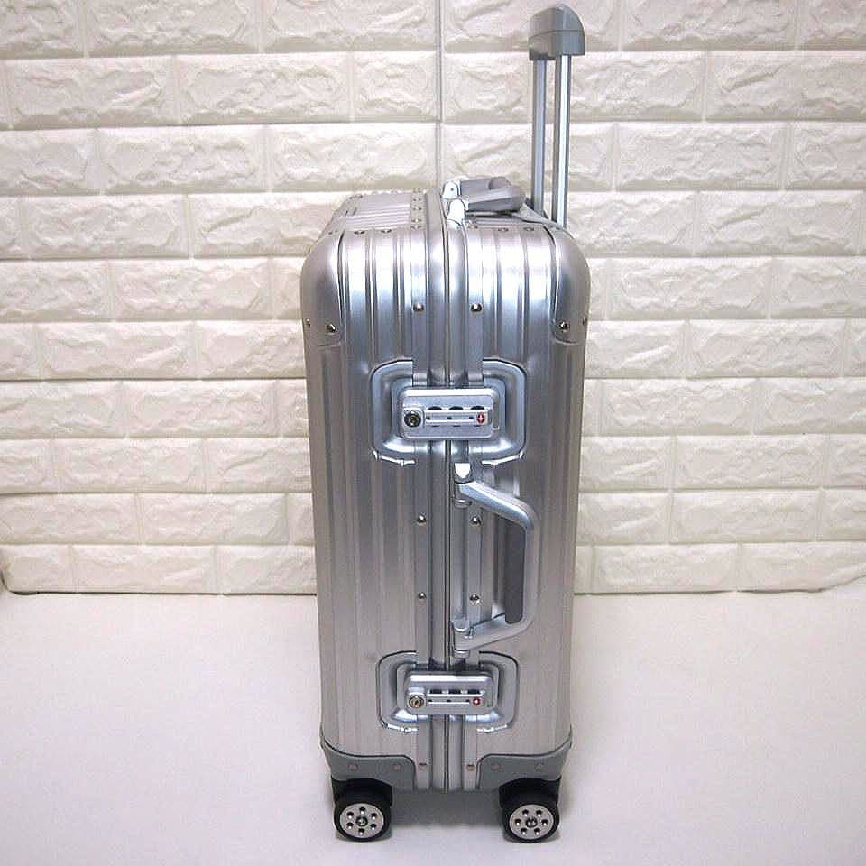 美品32L　　四輪ホイール　アルミ　スーツケース　キャリーケース　シルバー