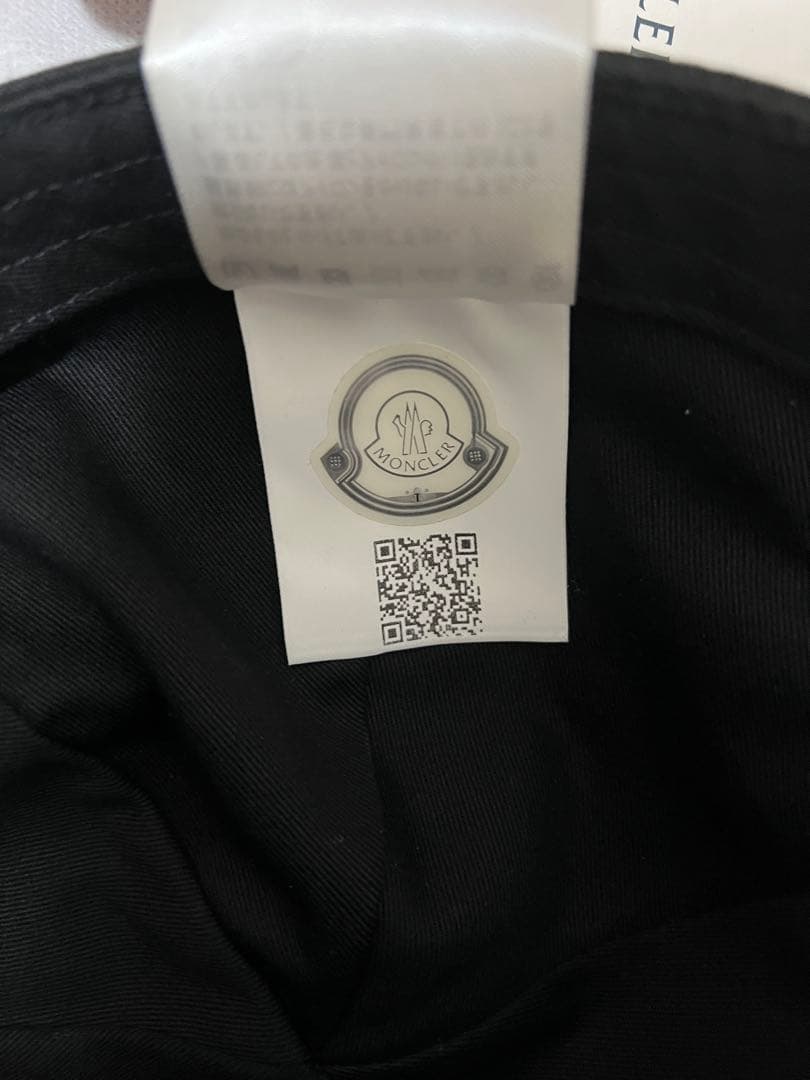 MONCLER ブラックベースボールキャップ