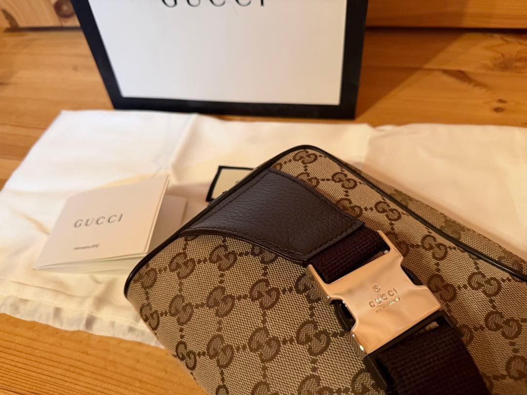 GUCCI GGパターンキャンバス ボディバッグ