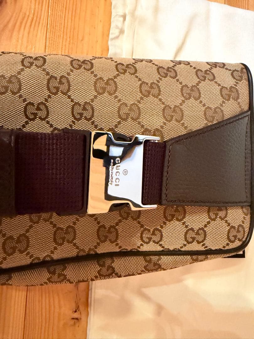 GUCCI GGパターンキャンバス ボディバッグ