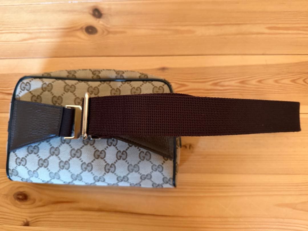 GUCCI GGパターンキャンバス ボディバッグ
