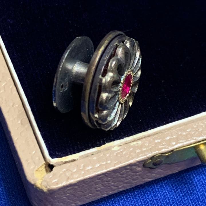 コレクション品！功労賞 全国戦災都市連盟 優秀 バッチ 勲章 共箱 1点もの！