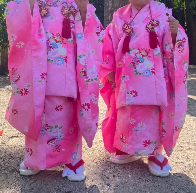七五三　着物セット　双子　2セット　肌襦袢　被布　髪飾り　巾着　草履　足袋　花柄