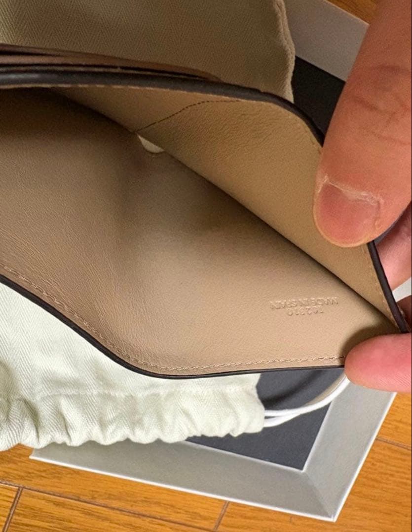 LOEWE ベージュレザー 三つ折り財布