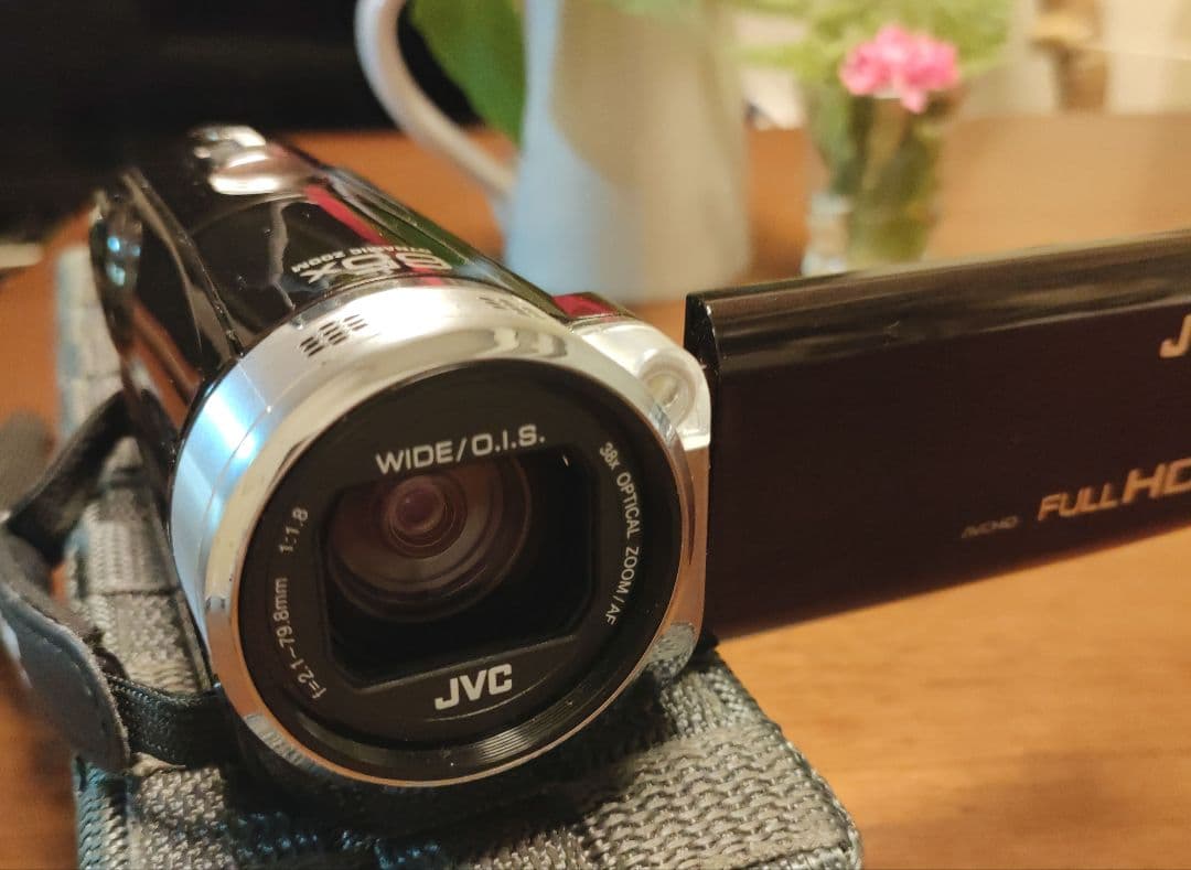 n*u様 JVC ビデオカメラ　GZ-E565-T 　追加バッテリー、SDカード