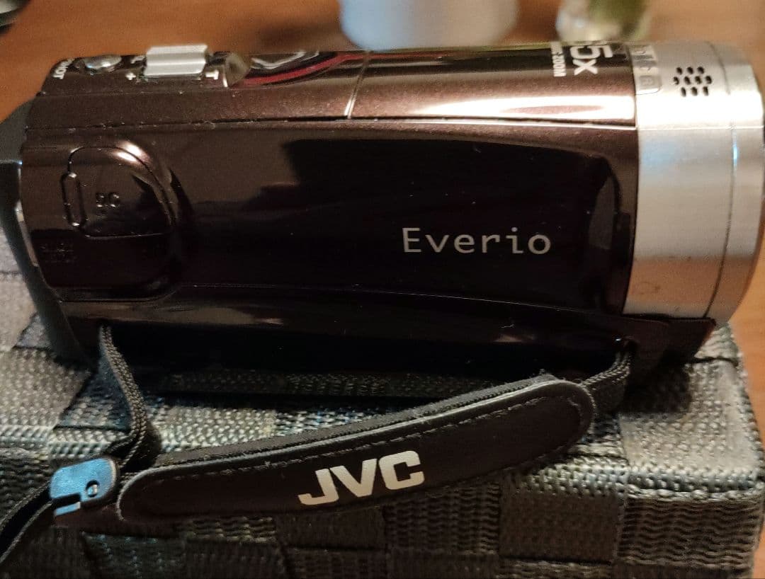 n*u様 JVC ビデオカメラ　GZ-E565-T 　追加バッテリー、SDカード