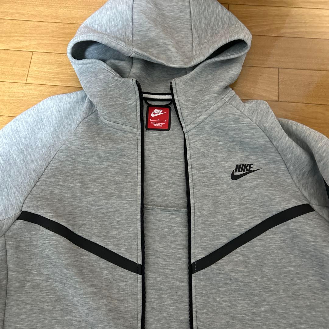 Nike テックフリース　上